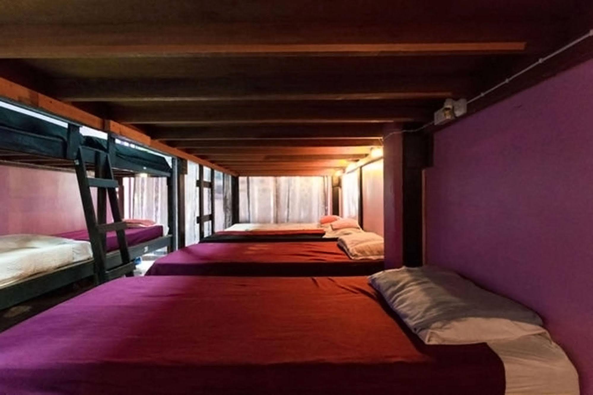 Wild & Wandering Backpacker Hostel & Bar Haad Rin Exterior foto